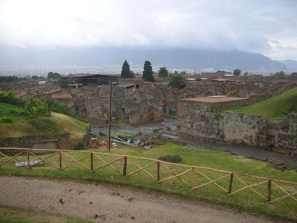 Near Vesuvian Gate, Pompeii. May 2010. Looking south-west towards south side of gate. Photo courtesy of Ivo van der Graaff.