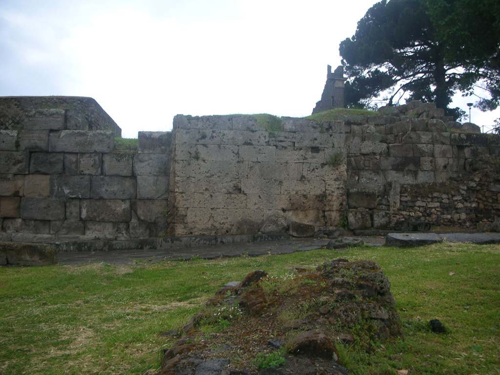 Vesuvian Gate Pompeii. May 2010. Looking towards centre of west side of gate. Photo courtesy of Ivo van der Graaff.

