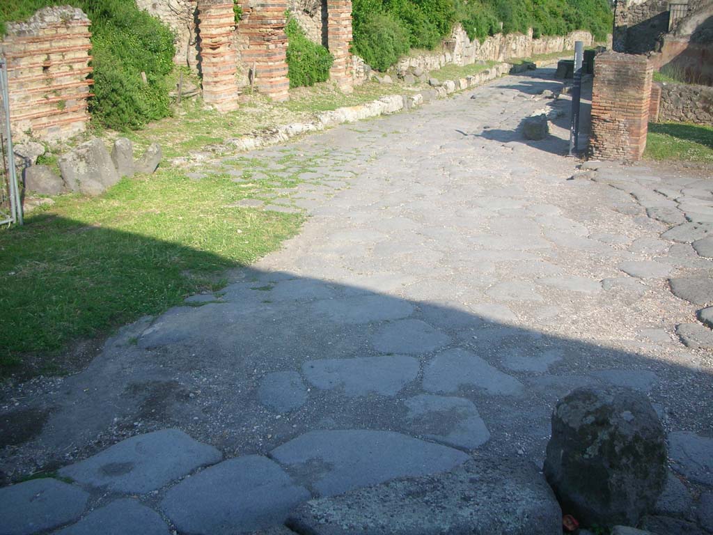 Vesuvian Gate, Pompeii. May 2010. Looking south towards Via del Vesuvio, from south side of gate. Photo courtesy of Ivo van der Graaff.

