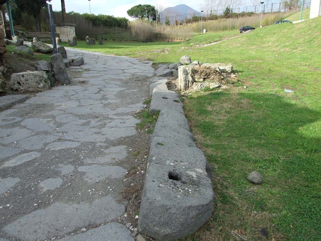 Vesuvian Gate Pompeii. May 2006. East side of gate at area C, looking north.