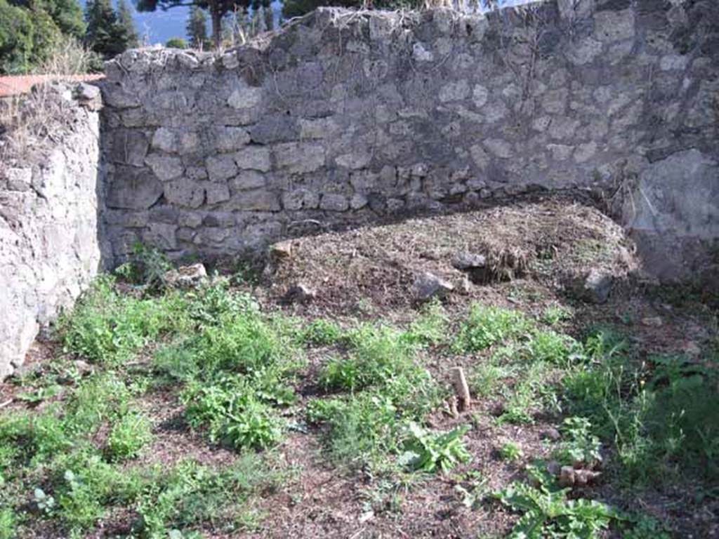 I.2.17 Pompeii. September 2010. Room 8, looking south across garden area. Photo courtesy of Drew Baker.
