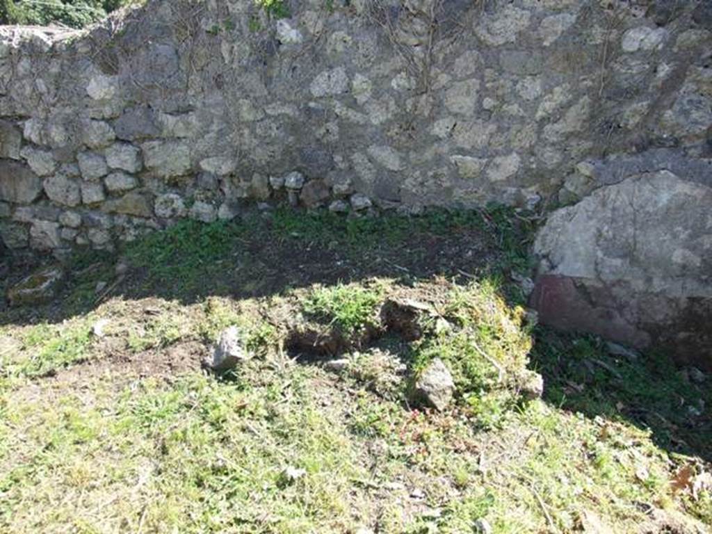 I.2.17 Pompeii. March 2009. Room 8, small garden at rear of tablinum.  
This would have been the area of the south-west corner of the garden area, as the east wall of room 9 is no longer there.
