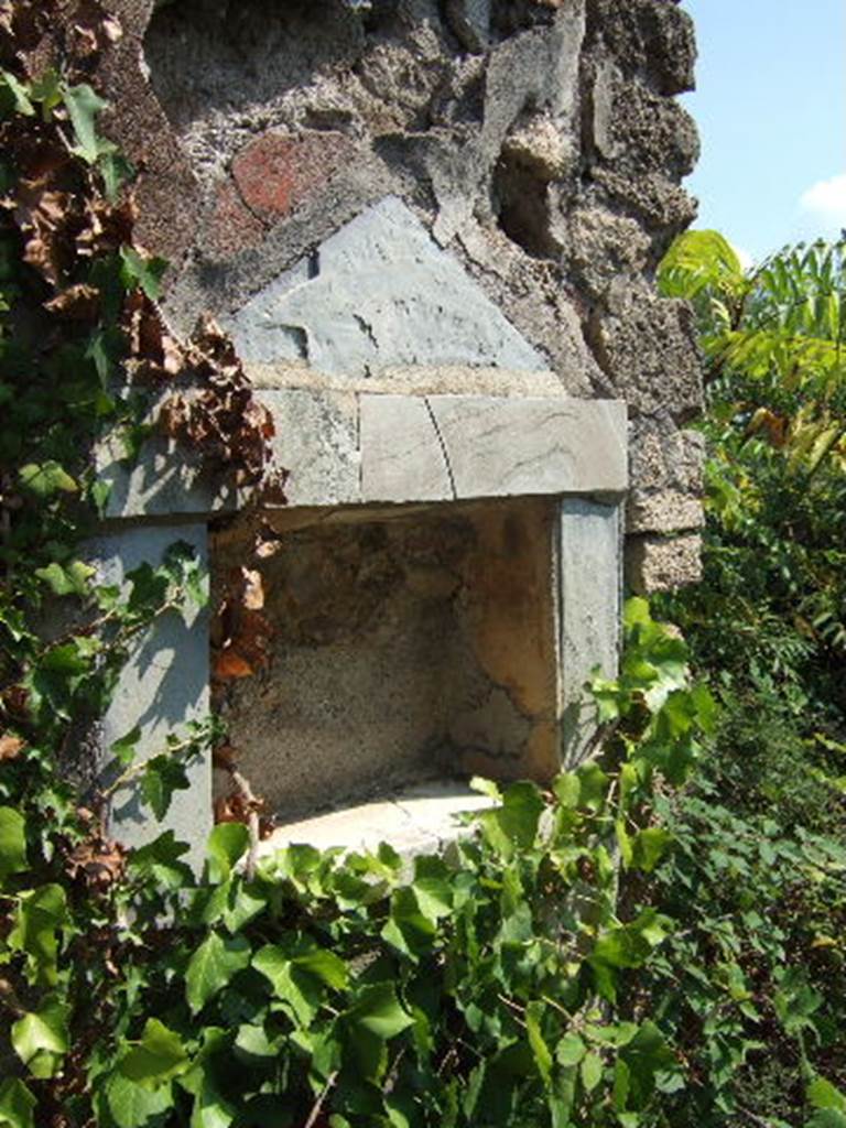 I.2.17 Pompeii. September 2005.  Niche.