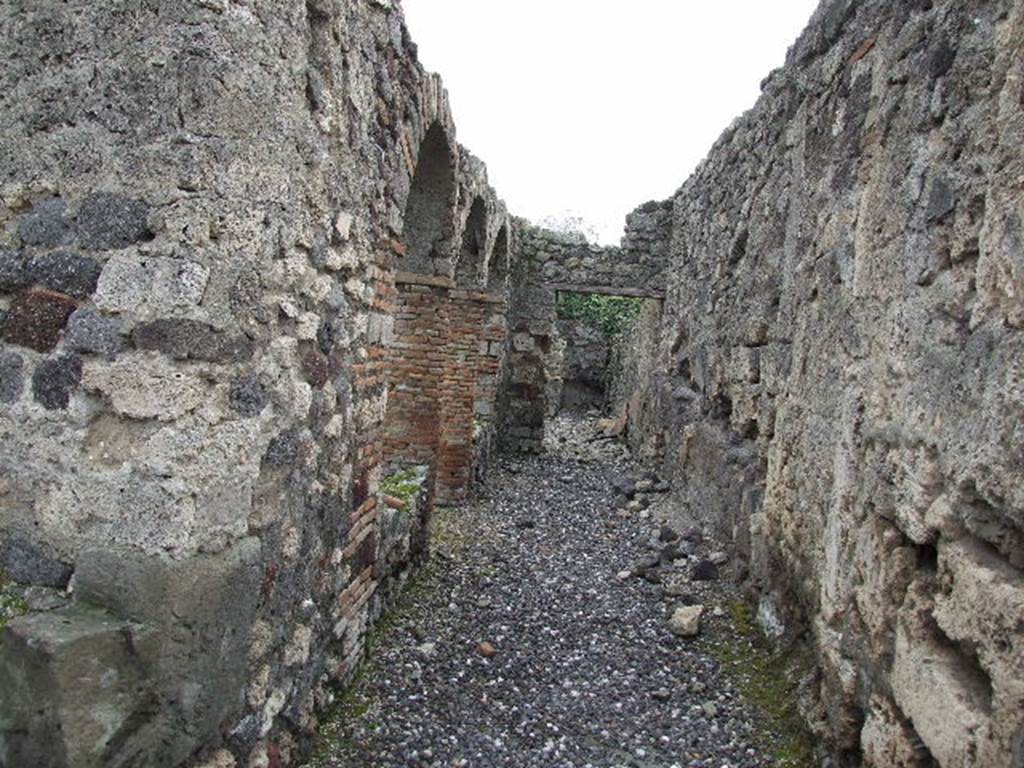 I.3.8b Pompeii. December 2006. Looking south along walkway behind arches on west side of peristyle.