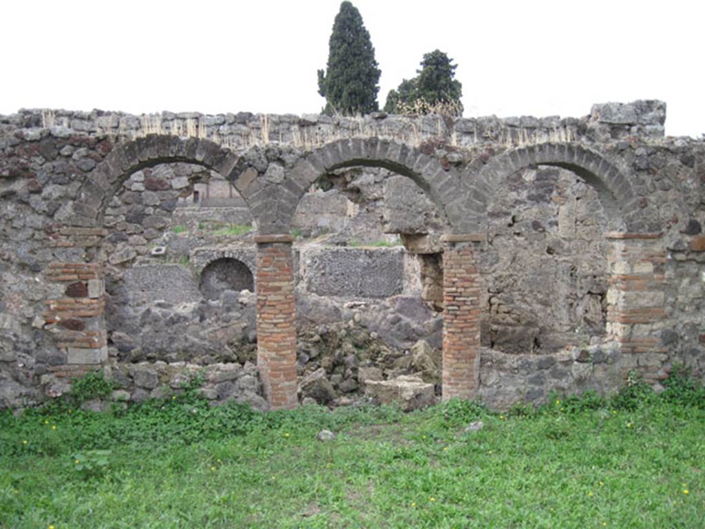 I.3.8b Pompeii. September 2010. Looking west from centre of peristyle garden towards west portico, showing access to garden between the two brick columns under the central arch. Photo courtesy of Drew Baker.
