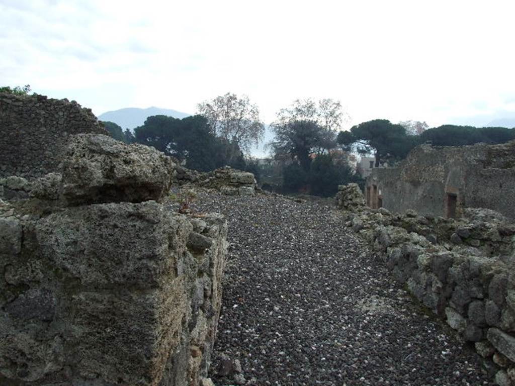 I.3.8a Pompeii. December 2006. Entrance doorway, looking south.