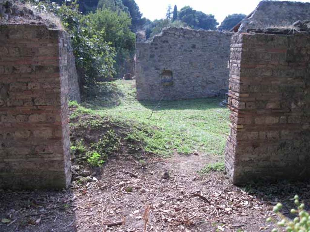 I.5.3 Pompeii. September 2010.  Entrance doorway, looking west along south side. Photo courtesy of Drew Baker.
