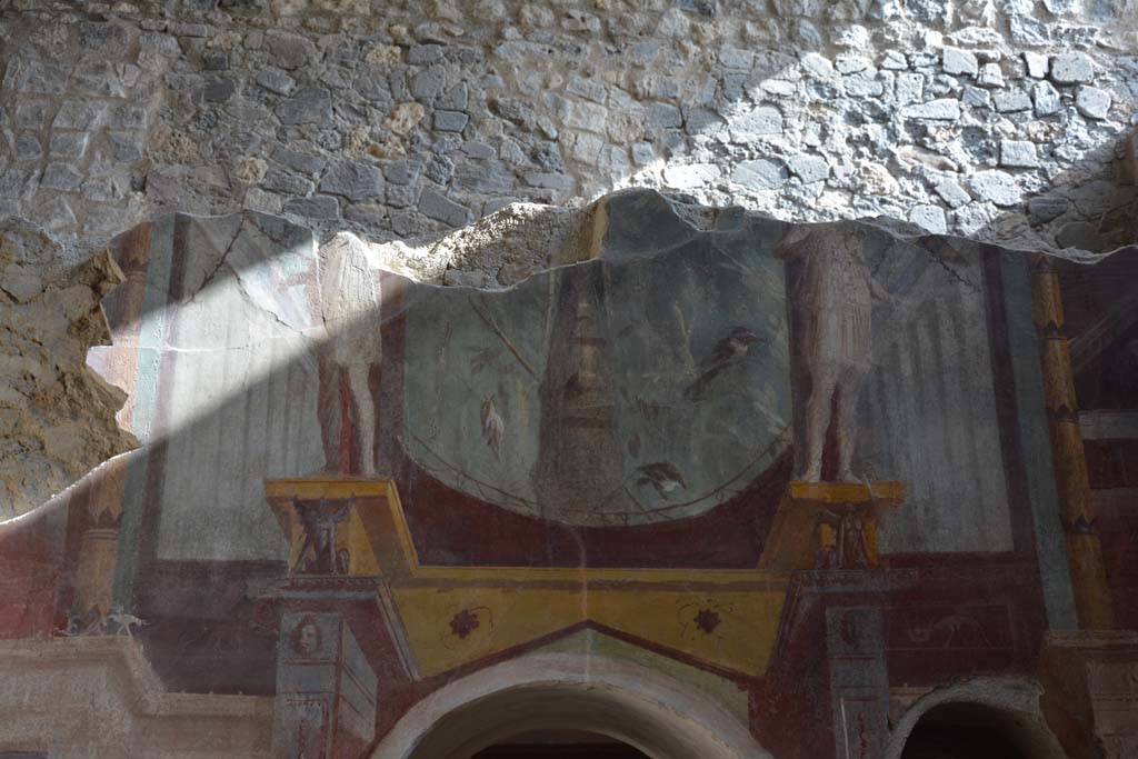 I.6.2 Pompeii. September 2019. Detail from south wall above arched doorway to anteroom or changing room.
Foto Annette Haug, ERC Grant 681269 DÉCOR.

