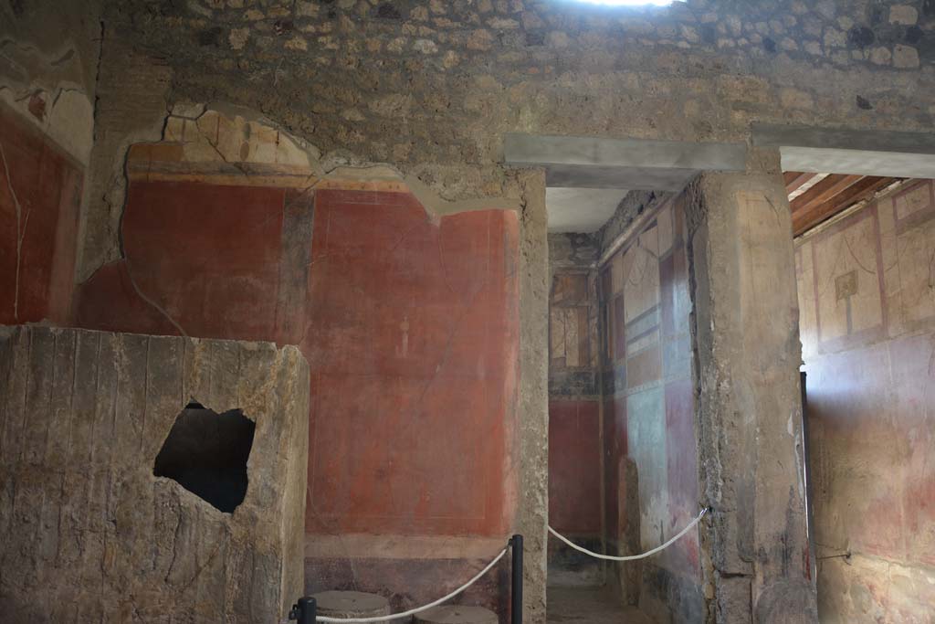 I.6.15 Pompeii. March 2019. Room 4, looking towards upper south wall in south-east corner.
Foto Annette Haug, ERC Grant 681269 DÉCOR
