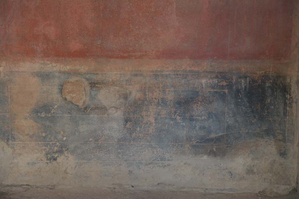 I.6.15 Pompeii. March 2019. Room 13, black zoccolo below red side panel at west end of south wall.        
Foto Annette Haug, ERC Grant 681269 DÉCOR
