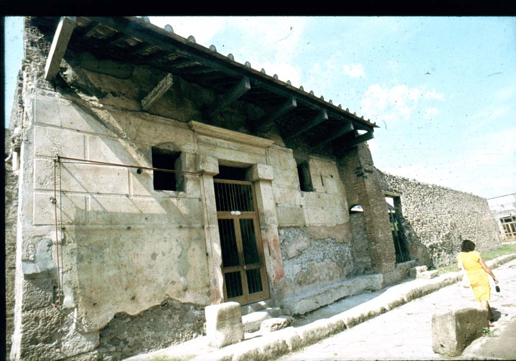 I.6.15 Pompeii. Entrance on Vicolo del Menandro.
Photographed 1970-79 by Günther Einhorn, picture courtesy of his son Ralf Einhorn.
