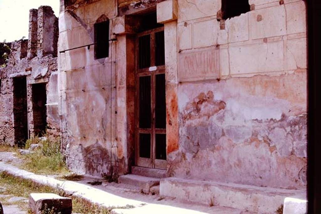 I.6.15 Pompeii. 1961. Entrance doorway, and doorways to I.6.13 and I.6.14 on left.   
Photo by Stanley A. Jashemski.
Source: The Wilhelmina and Stanley A. Jashemski archive in the University of Maryland Library, Special Collections (See collection page) and made available under the Creative Commons Attribution-Non Commercial License v.4. See Licence and use details.
J61f0350
