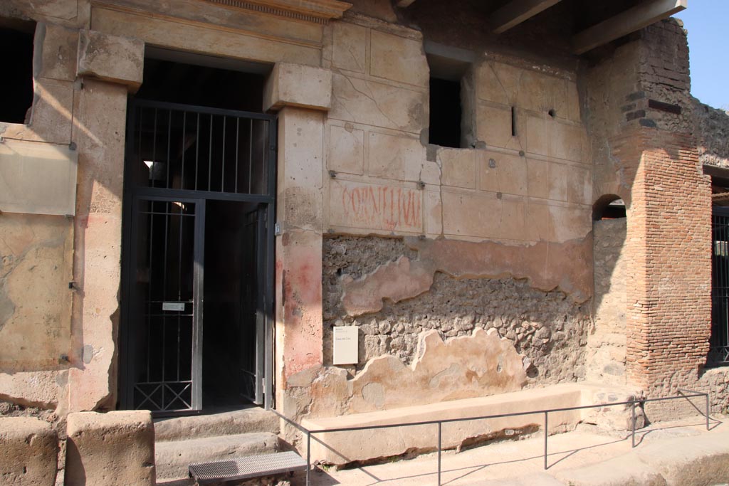 I.6.15 Pompeii. October 2023. Looking towards bench on east side of entrance doorway. Photo courtesy of Klaus Heese.