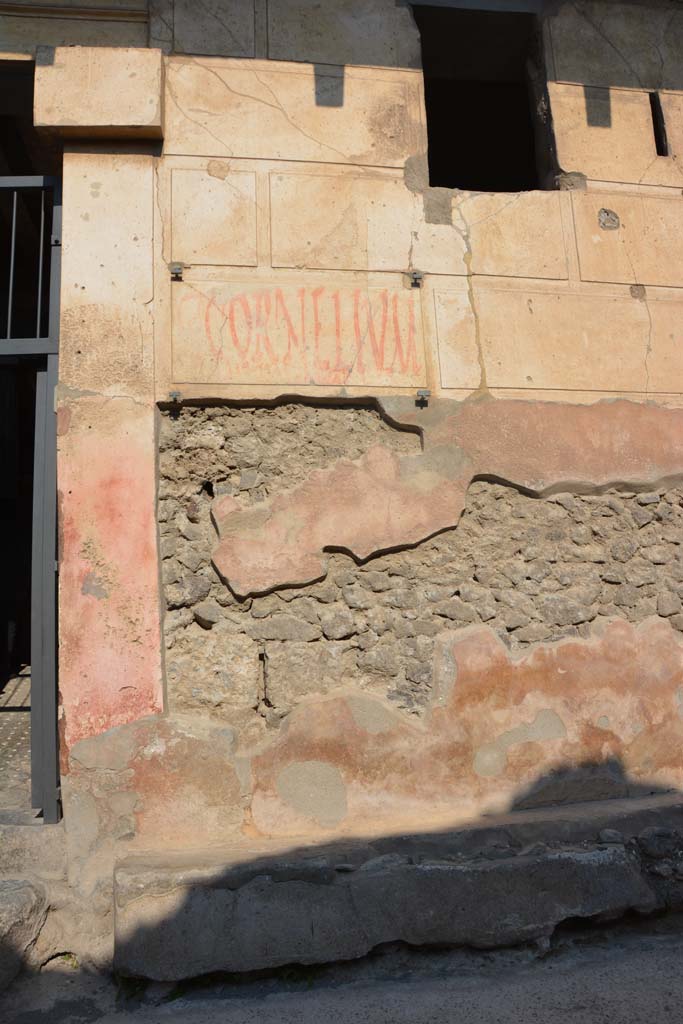 I.6.15 Pompeii. March 2019. Front façade on east (right) side of entrance doorway.               
Foto Annette Haug, ERC Grant 681269 DÉCOR

