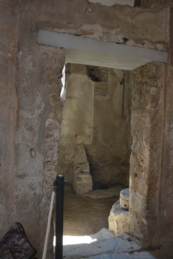 I.6.15 Pompeii. March 2019. Room 1, looking south through doorway.
Foto Annette Haug, ERC Grant 681269 DÉCOR

