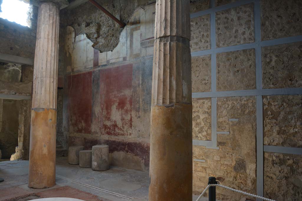 I.6.15 Pompeii. March 2019. Room 4, looking south-west across atrium.
Foto Annette Haug, ERC Grant 681269 DÉCOR
