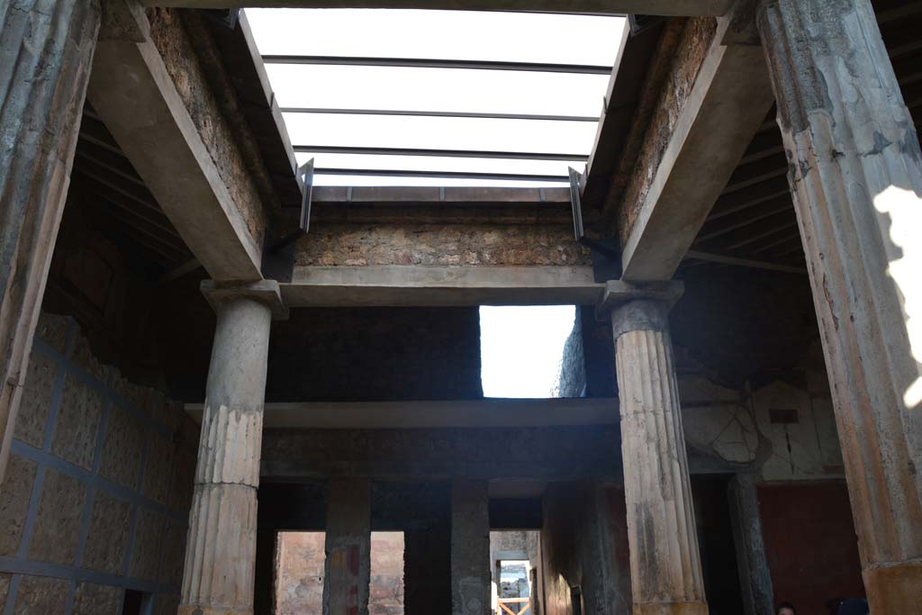 I.6.15 Pompeii. March 2019. Room 4, looking north towards compluvium above impluvium in atrium.
Foto Annette Haug, ERC Grant 681269 DÉCOR
