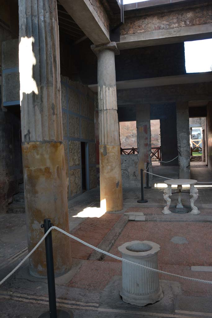 I.6.15 Pompeii. March 2019. Room 4, looking north across west side of impluvium in atrium.
Foto Annette Haug, ERC Grant 681269 DÉCOR

