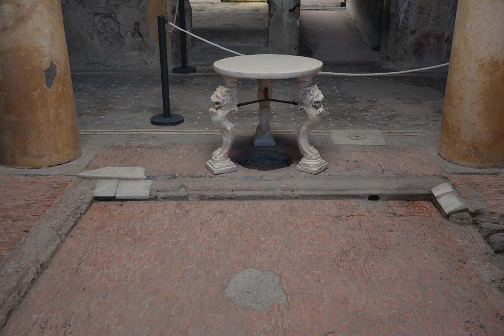 I.6.15 Pompeii. October 2019. Room 4, looking north across impluvium towards marble table.        
Foto Annette Haug, ERC Grant 681269 DÉCOR

