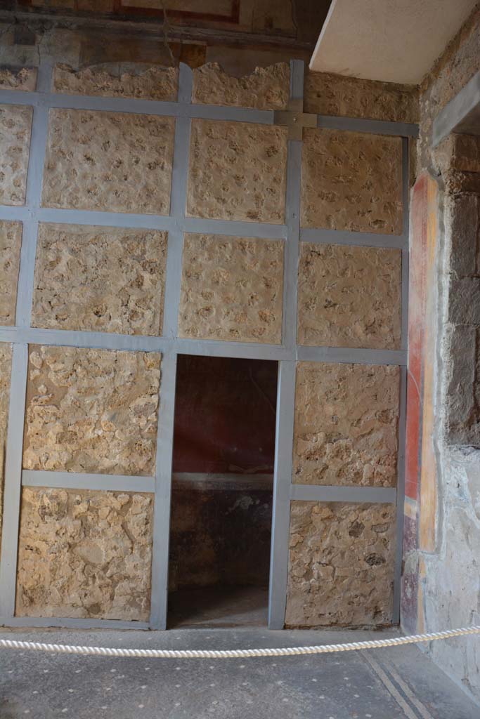 I.6.15 Pompeii. March 2019. Room 5, doorway in north-west corner of atrium 4.    
Foto Annette Haug, ERC Grant 681269 DÉCOR

