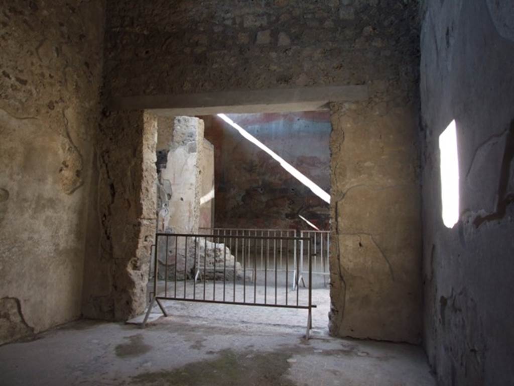 I.6.15 Pompeii.  March 2009. Room 6, Tablinum. North wall, with entrance to South Portico and small garden area.