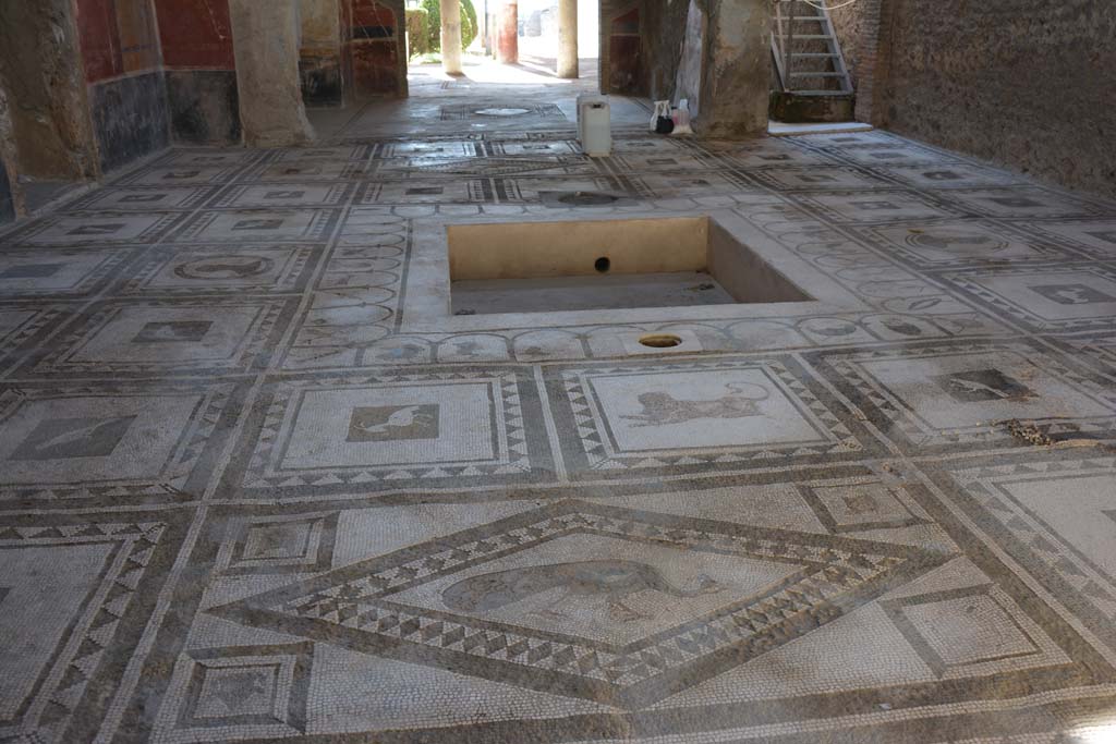 I.7.1 Pompeii. October 2019. Looking south across impluvium in atrium towards tablinum and oecus.
Foto Annette Haug, ERC Grant 681269 DÉCOR.

