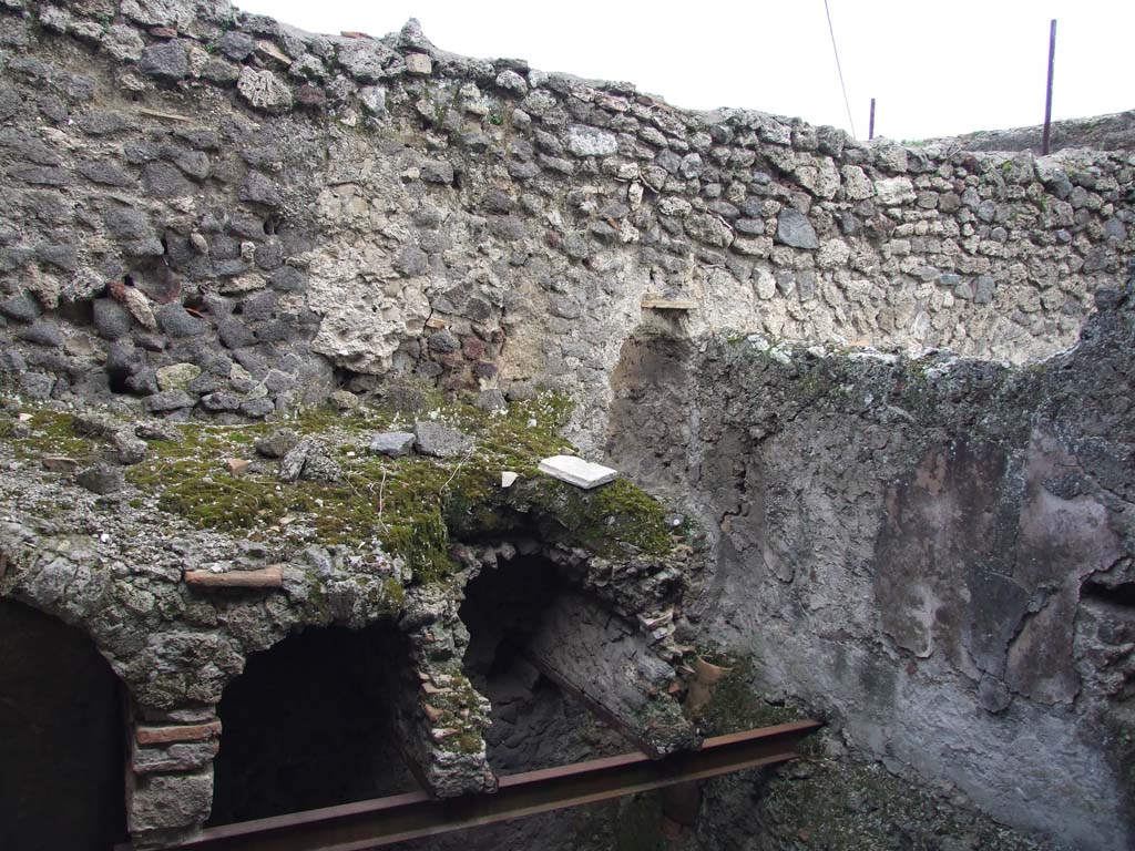 I.7.1 Pompeii. December 2006. Lower level vaulting.