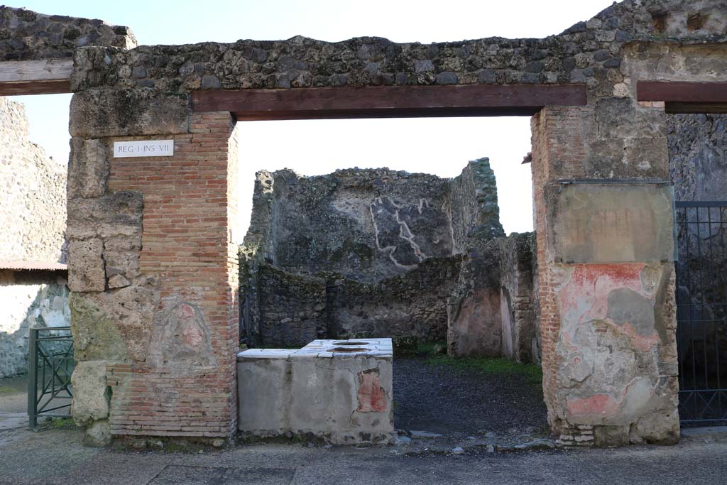 I.7.8 Pompeii. December 2018. Looking towards entrance on south side of Via dell’Abbondanza. Photo courtesy of Aude Durand.