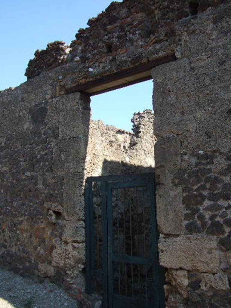 I.8.18 Pompeii. September 2005. Entrance doorway.  