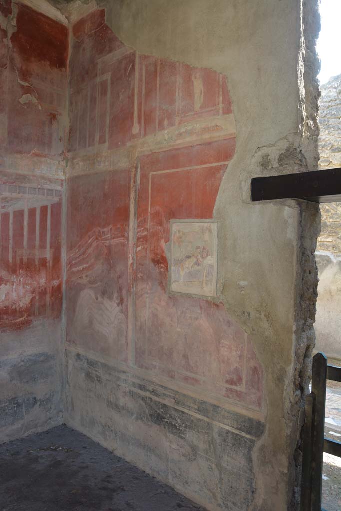 I.9.1 Pompeii. October 2019. Room 11, south-east corner and south wall with doorway to ala.
Foto Annette Haug, ERC Grant 681269 DCOR.
