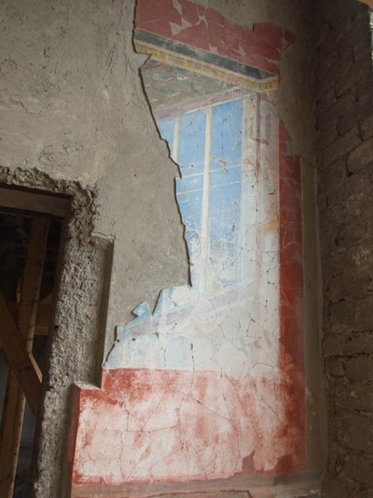 I.9.1 Pompeii. March 2009. 
Room 7, tablinum. East wall with architectural painting, and doorway to room 8, on left.

