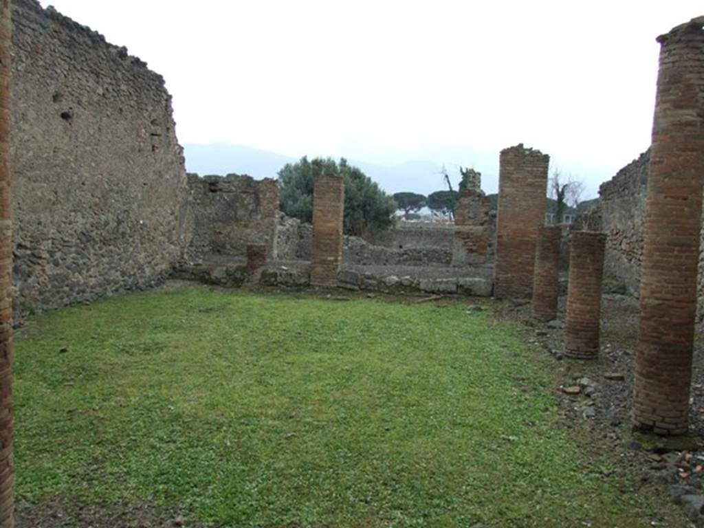 I.9.1 Pompeii. March 2009. Peristyle 13, garden area, looking south from tablinum 7.