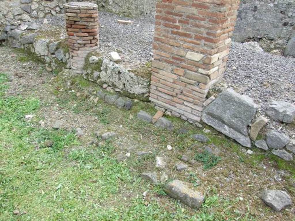 I.9.1 Pompeii. March 2009. Peristyle 13, south end of peristyle.

