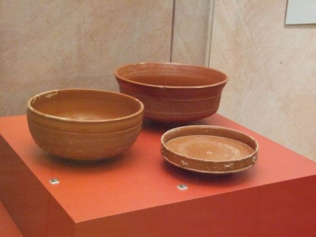 I.9.1 Pompeii. Terra sigillata cup (On left).  SAP 8286.  Photographed at A Day in Pompeii exhibition at Melbourne Museum.  September 2009.