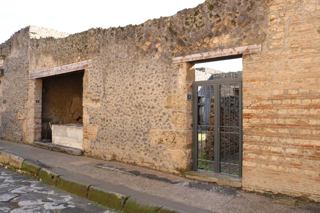 I.9.3 Pompeii, on right, and I.9.4, on left. December 2018.
Entrance doorways on south side of Via dell’Abbondanza. Photo courtesy of Aude Durand.