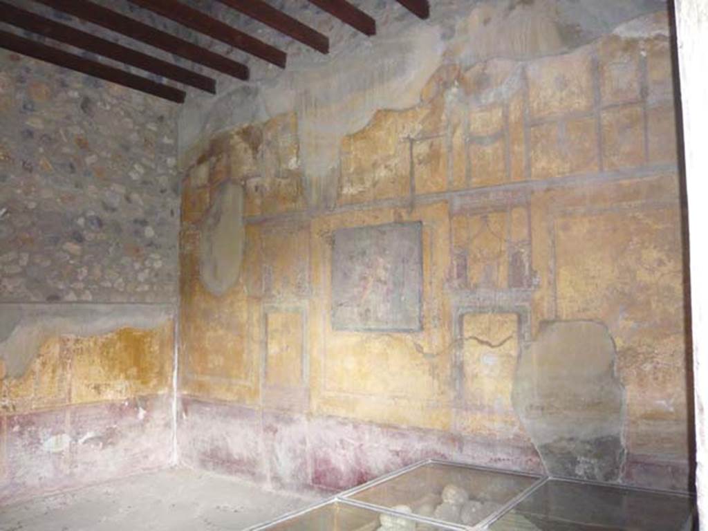 1.10.4 Pompeii. May 2012. Room 19, south wall. Photo courtesy of Buzz Ferebee.