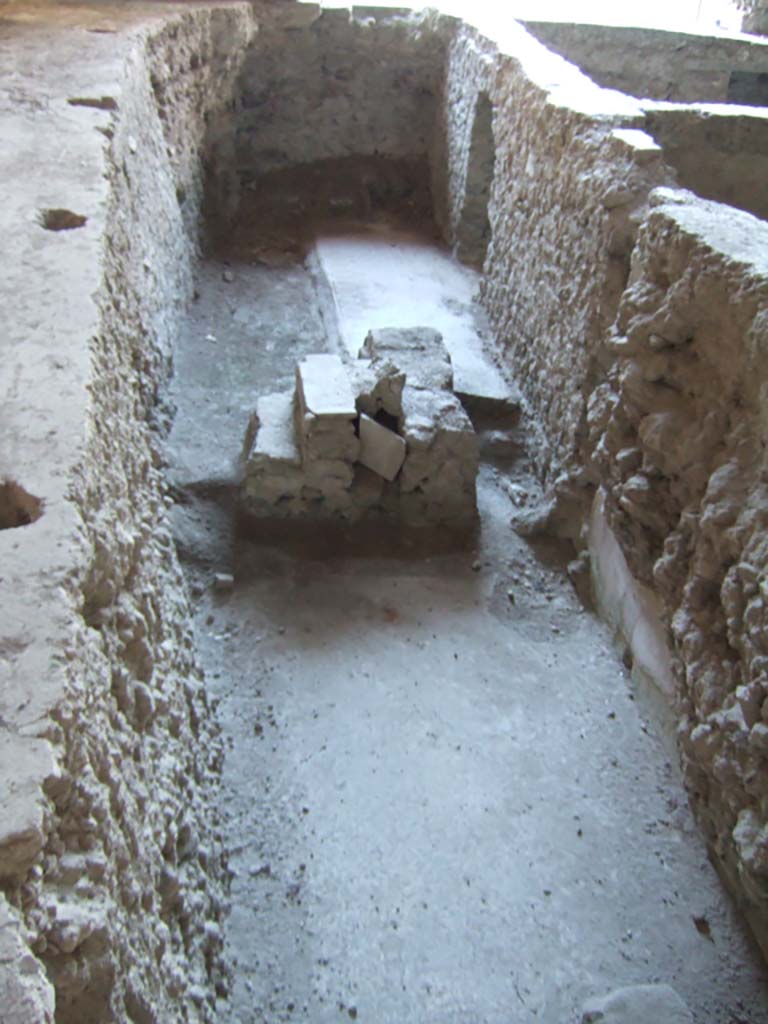 I.10.4 Pompeii. May 2006. Room 18, looking west across lower level.