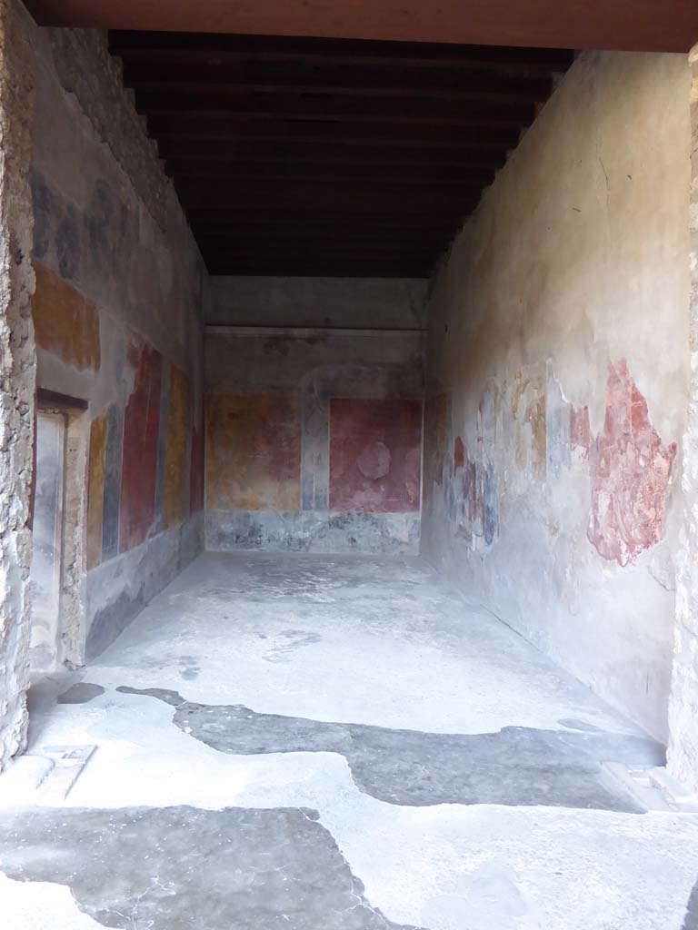 I.10.4 Pompeii. September 2017. Room 12, looking north from portico.
Foto Annette Haug, ERC Grant 681269 DÉCOR.
