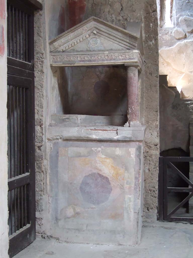 I.10.4 Pompeii. May 2006. Atrium. Aedicula lararium.