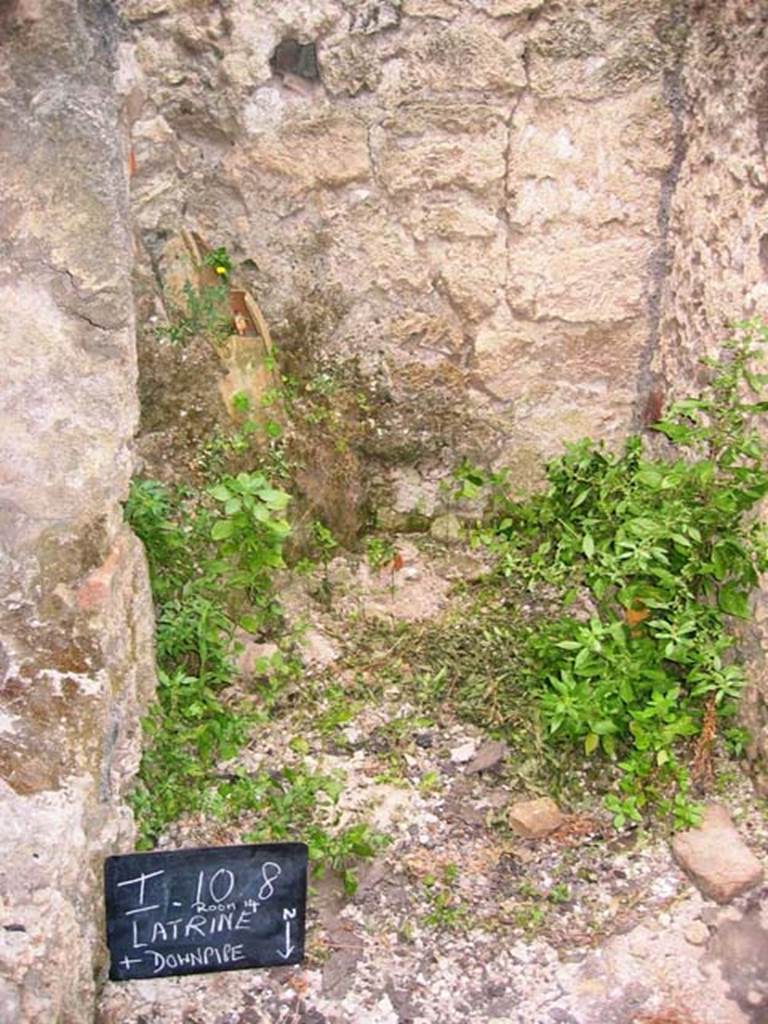 I.10.8 Pompeii. July 2008. Latrine at south end of Room 5 narrow area in south-east corner. Photo courtesy of Barry Hobson.