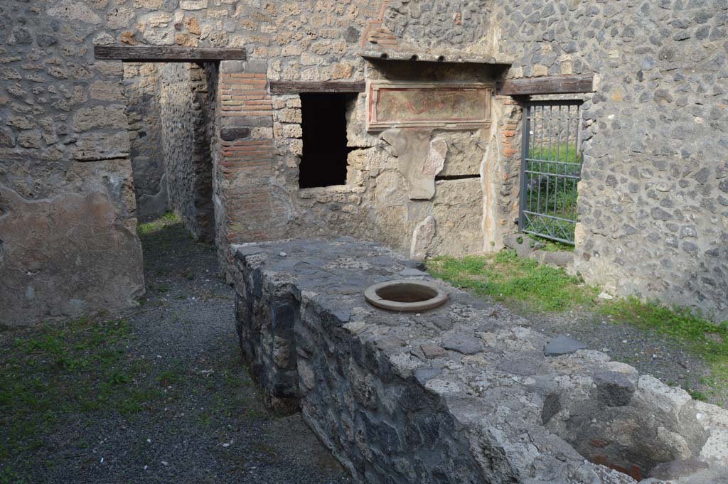 I.11.11 Pompeii. October 2017. Looking towards north wall of bar-room, with doorway into a rear room, on left.
This room had another doorway in its east wall into the decorated room for the “clients/customers”, with the window in its south wall, in centre.
Foto Taylor Lauritsen, ERC Grant 681269 DÉCOR.