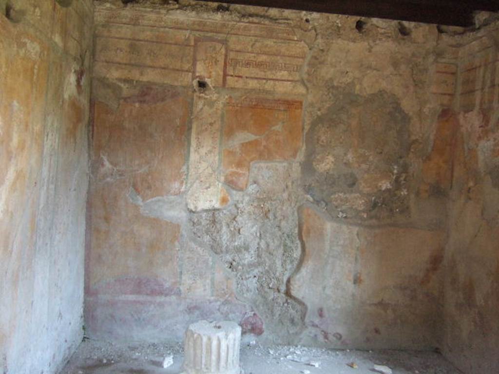 I.11.11 Pompeii. December 2006. North wall of room on north side of thermopolium.