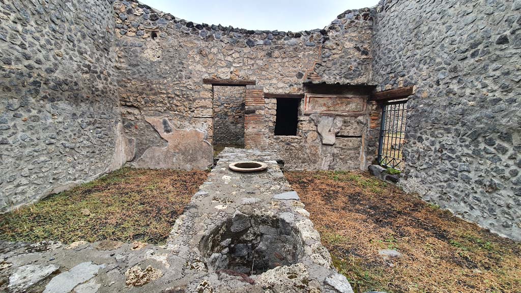 I.11.11 Pompeii. July 2021. Looking north across bar-counter.
Foto Annette Haug, ERC Grant 681269 DÉCOR.