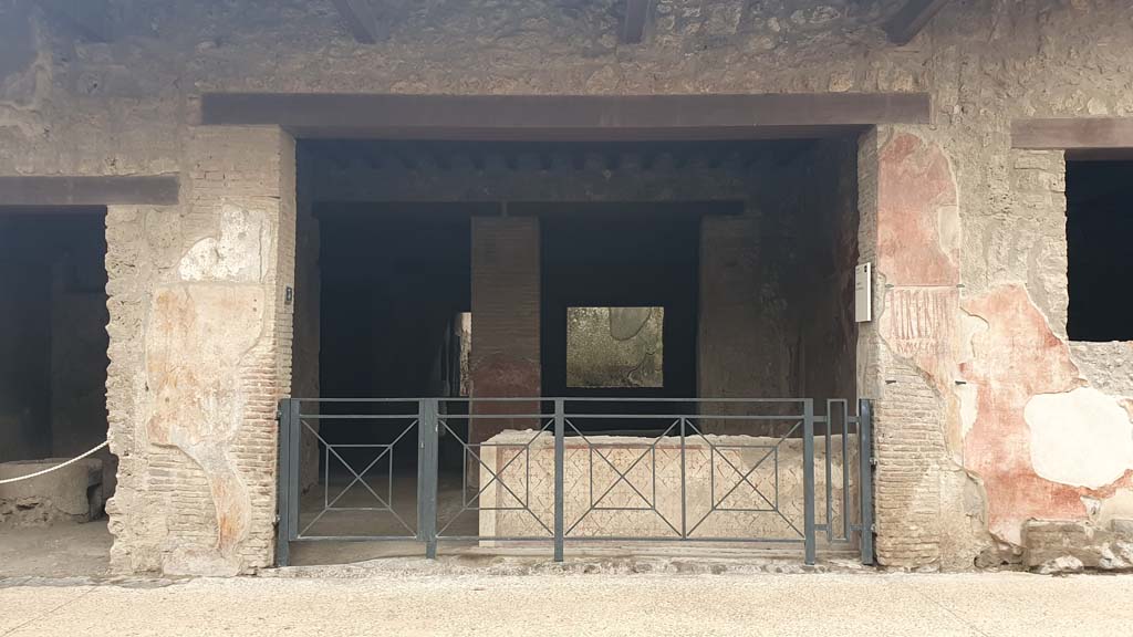 I.12.3 Pompeii. July 2021. Looking south to entrance doorway.
Foto Annette Haug, ERC Grant 681269 DÉCOR