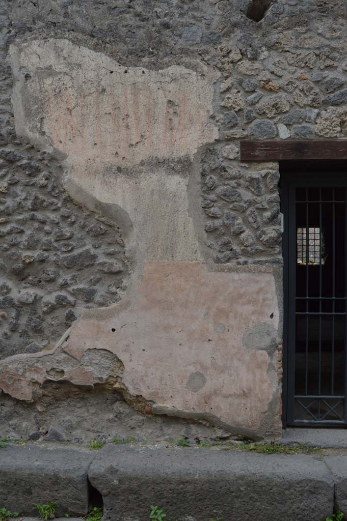 I.13.9 Pompeii. October 2017. 
Remaining painted plaster on south side of entrance doorway.
Foto Taylor Lauritsen, ERC Grant 681269 DÉCOR.
