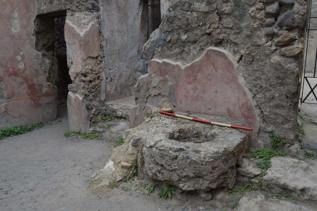 II.2.3 Pompeii. October 2017. Looking east along south wall towards south-east corner and doorway to cubiculum, on left.
Foto Taylor Lauritsen, ERC Grant 681269 DCOR.
