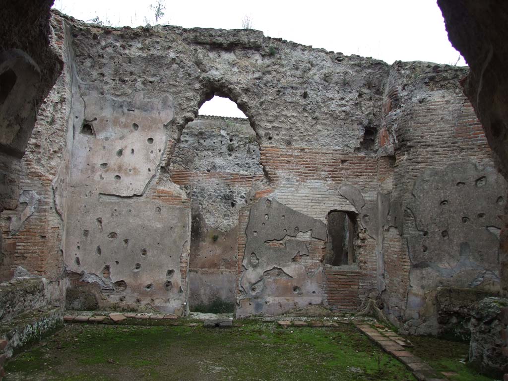 II.4.6 Pompeii. December 2006. Caldarium, looking east through window towards tepidarium.