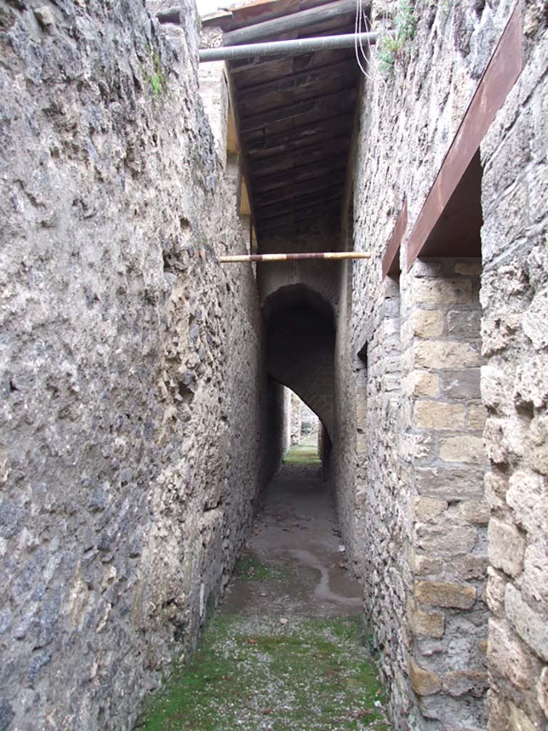 II.4.6 Pompeii. December 2006. Corridor to rear of nymphaeum, looking north