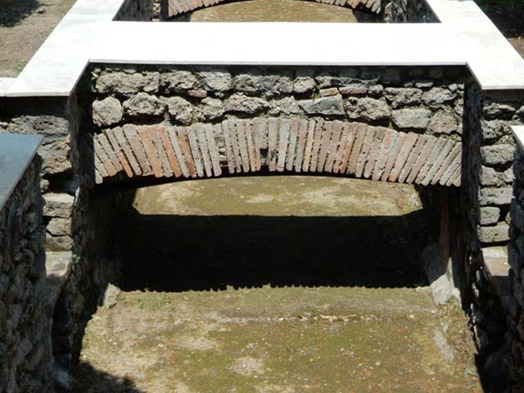 II.4.6 Pompeii. May 2016. Detail from euripus, or water feature, looking north. Photo courtesy of Buzz Ferebee.

