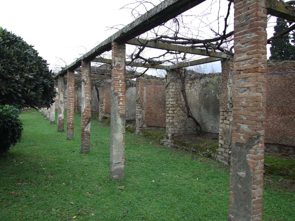 II.4.6 Pompeii. December 2006. Niches on east side of garden, looking north.